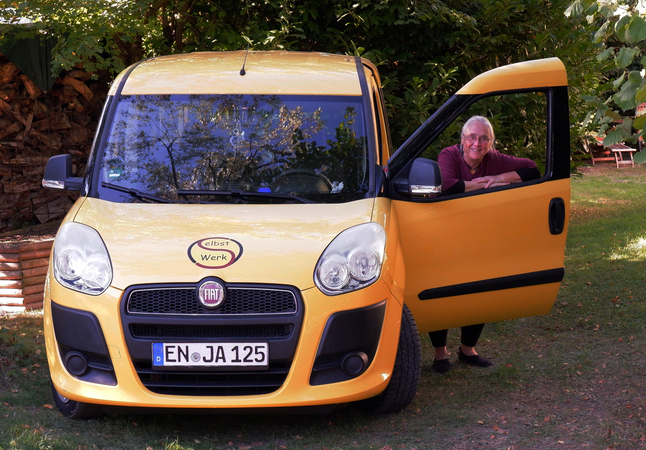 Bettina-an-Auto-646x450_150dpi